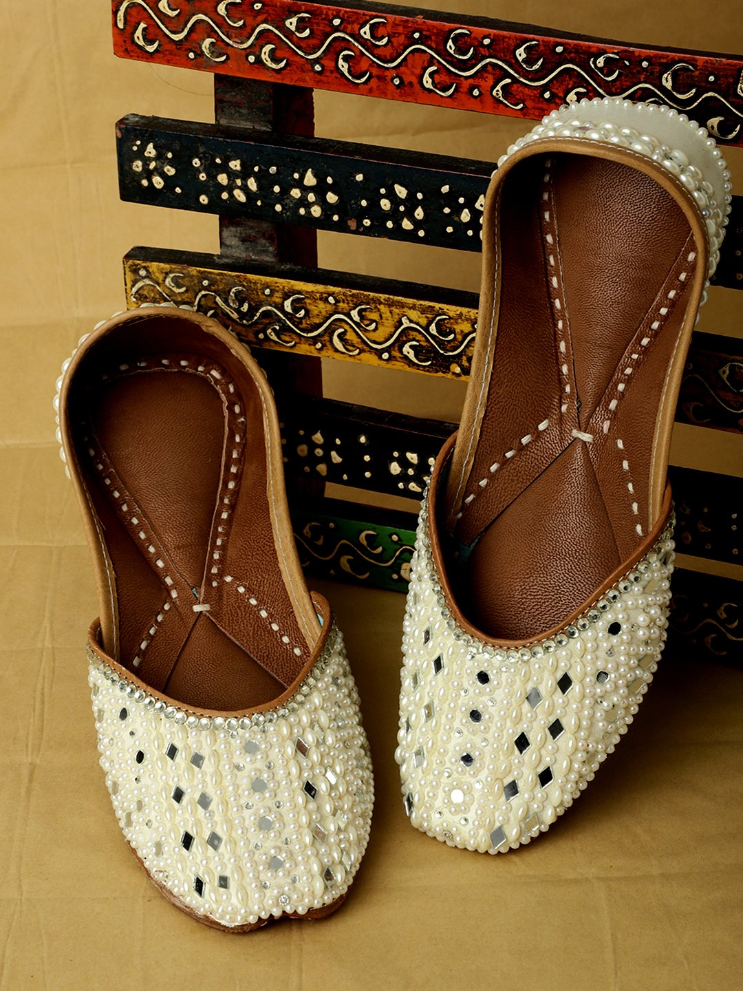 Dove Pearl Jutti for women