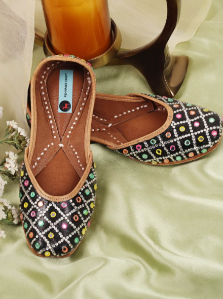Blushing Black Jutti | Punjabi mojari for women | Designer jutti