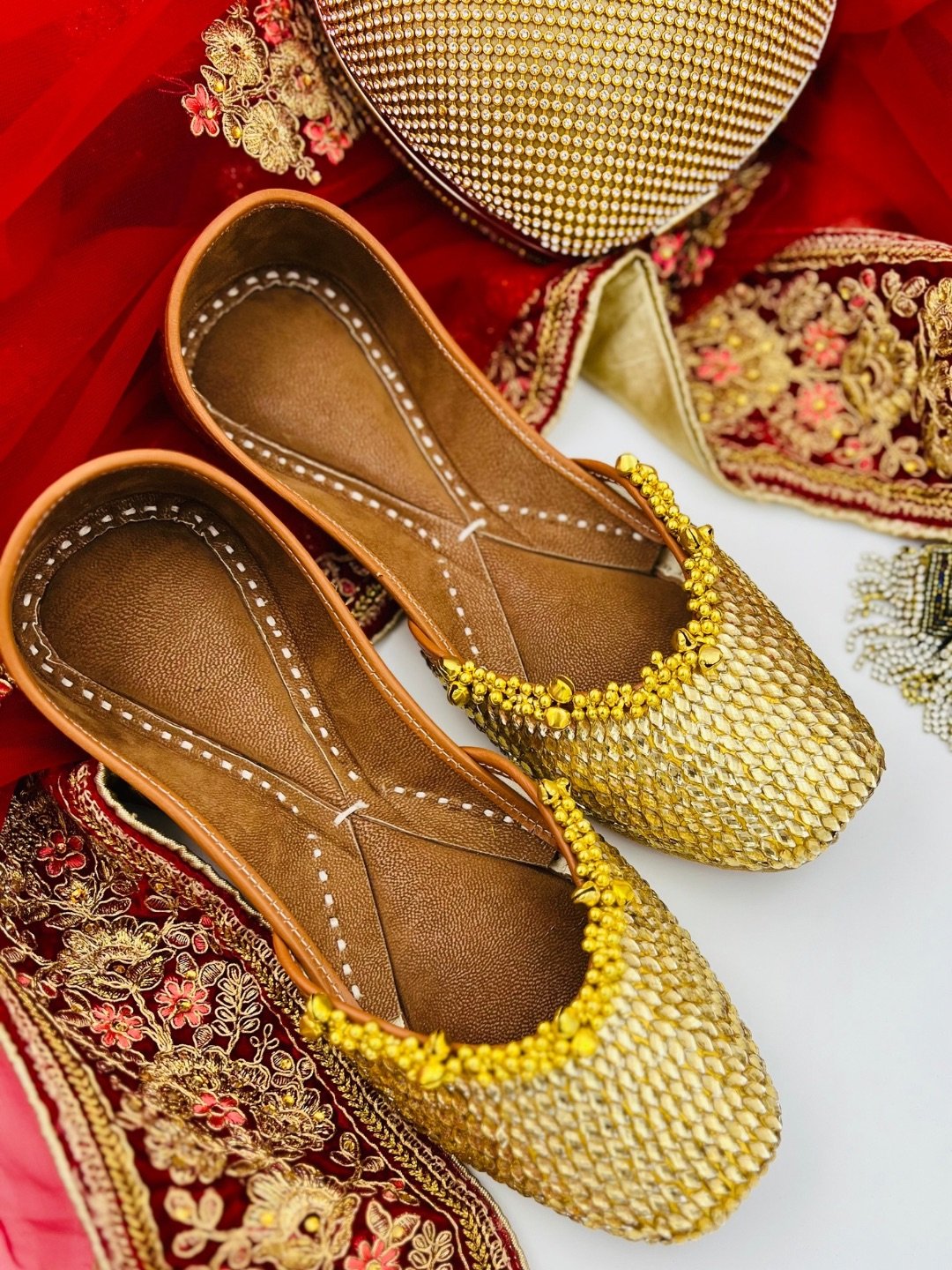 Golden Shunshine ghungaro jutti for women | gold ghunagaroo mojari