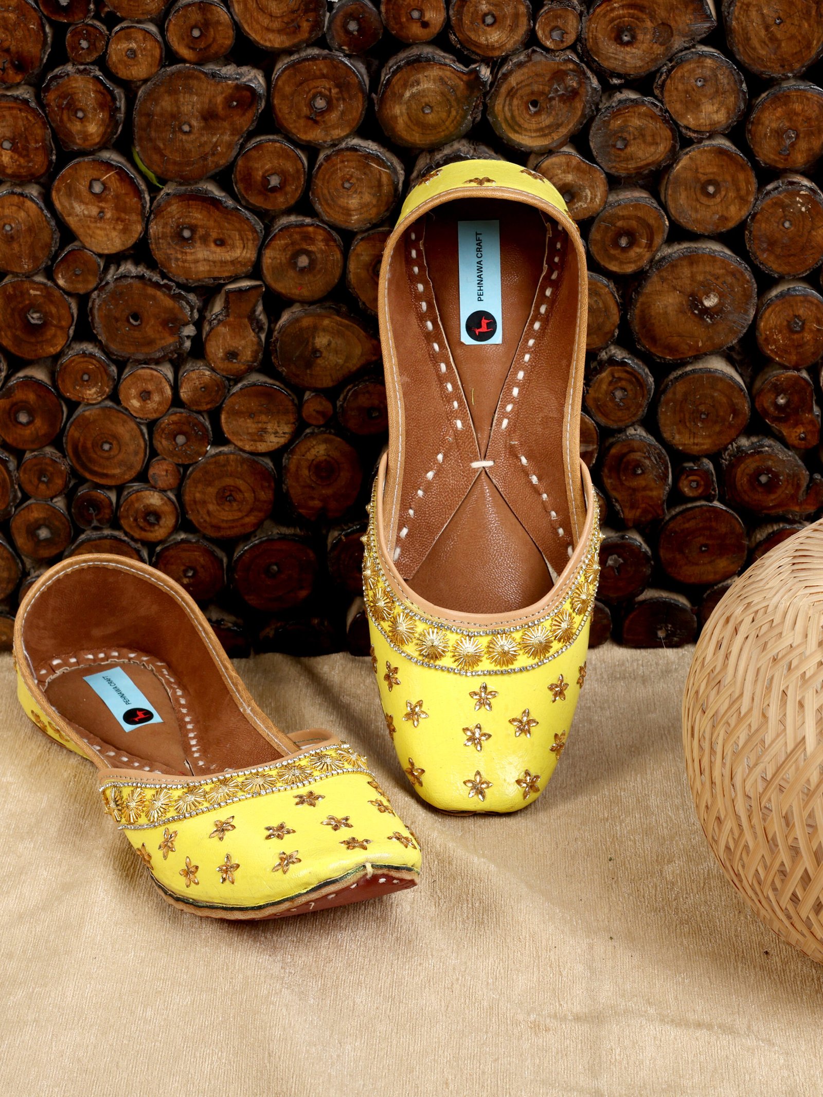 PehnawaCraft Gulnar Yellow jutti
