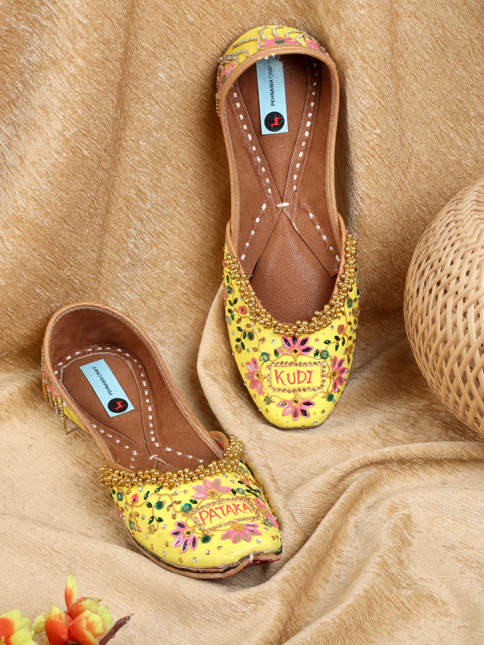 PehnawaCraft kudi pataka yellow jutti | yellow mojari