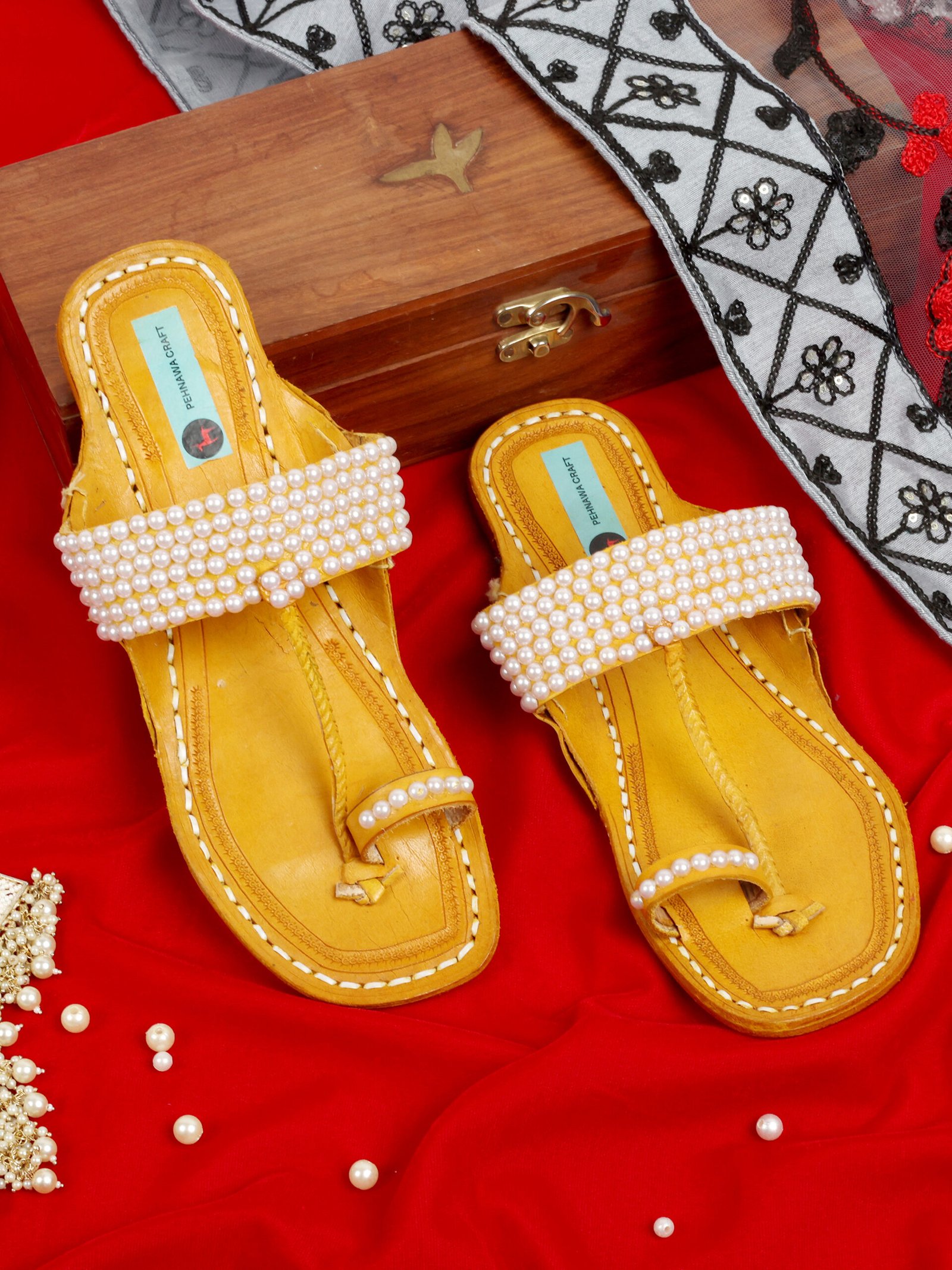 PehnawaCraft White pearl kolhapuri
