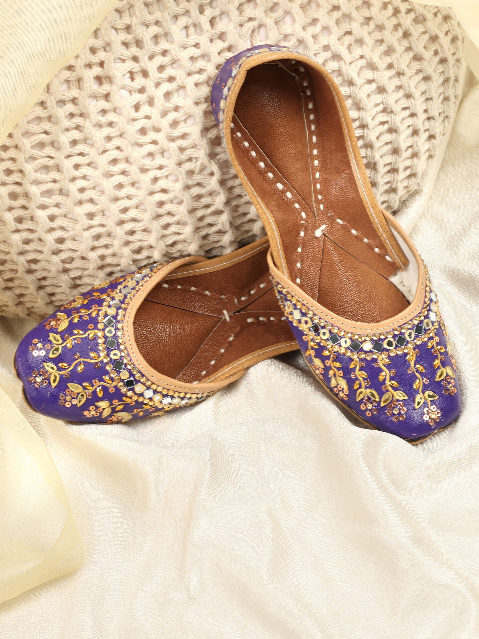 Purple floral jutti | Purple mojari