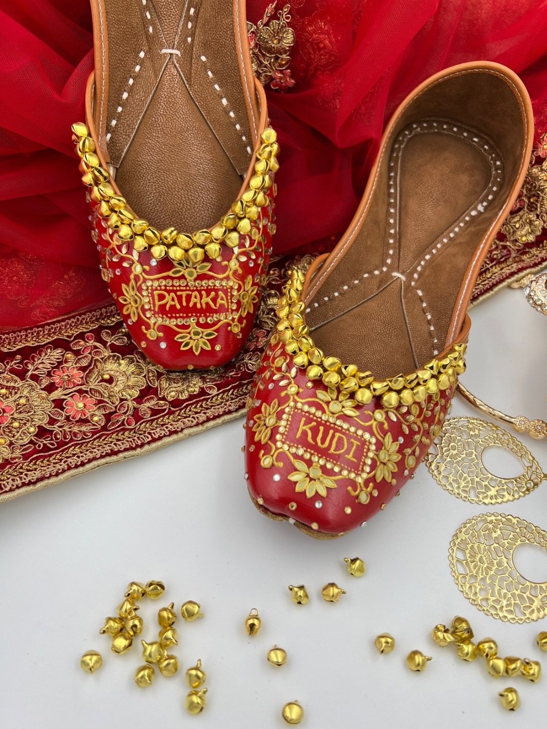 PehnawaCraft Red Kudi Pataka Jutti for Women